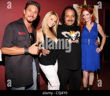 Tommy Gunn, Ashlynn Brooke, Ron Jeremy und Phoebe Preis National Lampoon "Homo Erectus" Sondervorstellung in dem amerikanischen Stockfoto