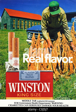 Zigarette Anzeige - Ganzseitige Anzeige in 70er Jahren englische Männer Magazin für WINSTON KING SIZE Filter Zigaretten mit Gesundheit Warnung 70 gespitzt, s Stockfoto