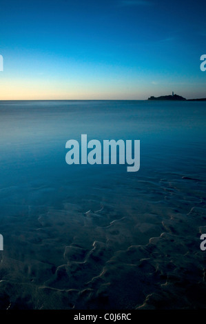 An einem Sommerabend mit Blick auf Godrevy Strand Sonnenuntergang Stockfoto