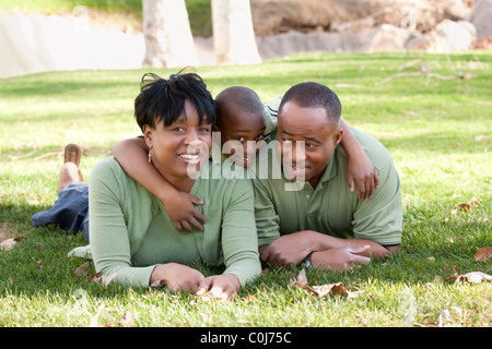 Afroamerikanische Familie einen Tag im Park genießen. Stockfoto