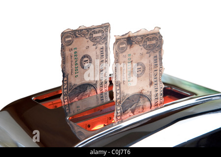 US einem Dollar-Scheine verbrennen in einem Toaster. Der US-Dollar ist Toast. Stockfoto