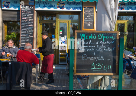 Restaurantterrasse am Passeig de Joan de Borbo Straße Barceloneta Viertel Barcelona Catalunya Spanien Europa Stockfoto