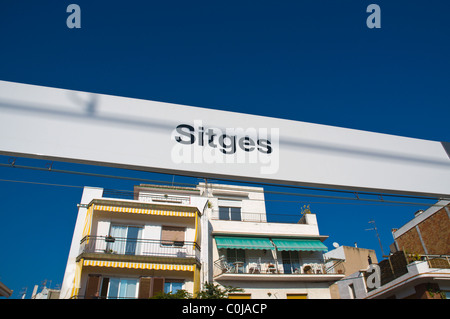 Schild am Railway station Sitges Catalunya Spanien Europa Stockfoto