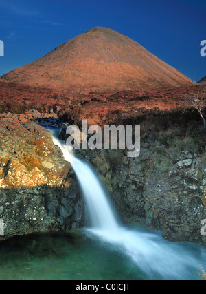 Berg-Wasserfall, auf 'Glamaig' Cullins, Isle Of Skye, Schottland. Stockfoto