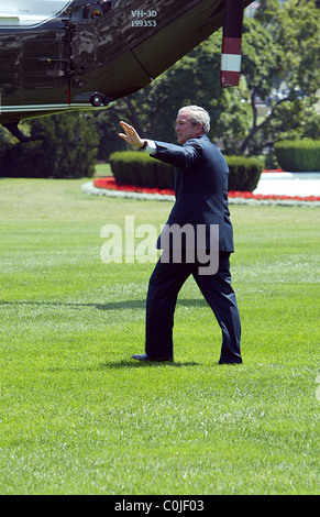 Präsident George W. Bush der Präsident verlässt das Oval Office Marine One Washington DC, USA - 22.07.08 Stockfoto