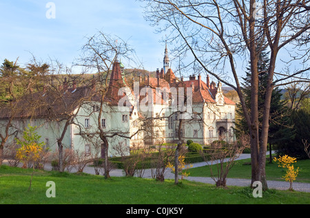 Jagd Schloss des Grafen Schönborn in Karpaten (in der Vergangenheit - Beregvar) Dorf (Zakarpattja Region, Ukraine). Im Jahr 1890 erbaut. Stockfoto