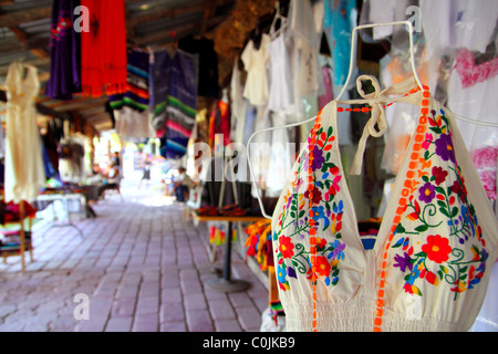 Kunsthandwerksmarkt in Mexiko Puerto Morelos Dorf Stockfoto