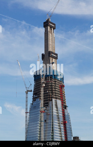 Der Shard Wolkenkratzer unter Bauprojekte an der London Bridge in London, Großbritannien Stockfoto