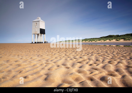Die hölzernen Leuchtturm am Strand von Burnham am Meer Stockfoto