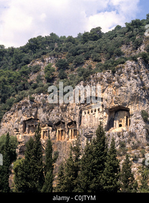 Lykische Felsengräber in der Nähe von Kaunos Caunus Kaunos in der Nähe von Dalyan in der Türkei wurden gebaut, um die Toten Könige von Kaunos (Caunus) Stockfoto