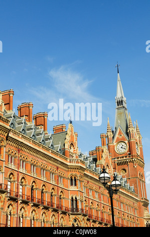 Detail der St Pancras Railway Station, Euston Road, London, England, UK Stockfoto