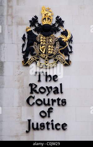 Die königlichen Gerichten Gerechtigkeit Dieu et Mon Droit, Wappen, Fleet Street, London, England, UK Stockfoto