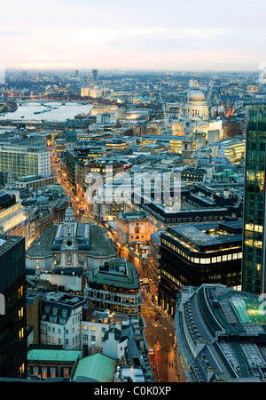 London-Ansicht West in Richtung der Stadt, die Themse und die St. Pauls Kathedrale. Stockfoto