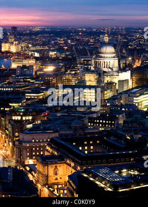 London-Ansicht West in Richtung der Stadt, die Themse und die St. Pauls Kathedrale. Stockfoto