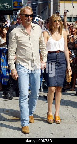 Kevin Costner und Tochter Lily Costner außerhalb Ed Sullivan Theater für die "Late Show With David Letterman" New York City Stockfoto