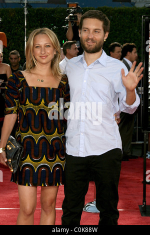 Jennifer Meyer und Tobey Maguire Los Angeles premiere von Tropic Thunder bei Manns Village Theatre - Ankünfte Kalifornien statt, Stockfoto