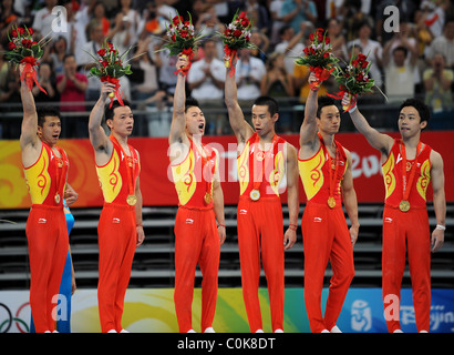 Chinas Chen Yibing, Huang Xu, Li Xiaopeng, Xiao Qin, Wei Yang und Zou Kai China gewinnt die Goldmedaille im Herren team Stockfoto