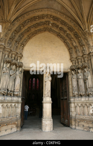 Tür in Kirche von Saint-Germain Auxerrois Paris Frankreich Europa Stockfoto