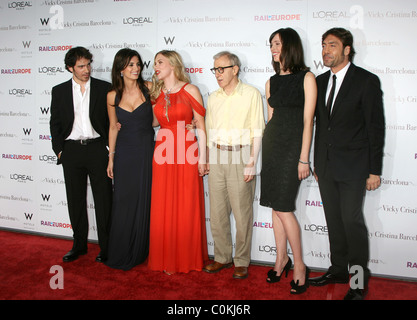 Chris Messina, Penelope Cruz, Scarlett Johansson, Woody Allen, Rebecca Hall und Javier Bardem Ankunft bei der LA Premiere Stockfoto