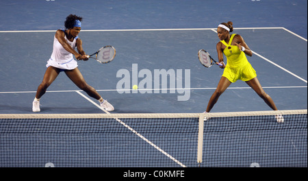 Venus und Serena Williams, USA gewinnen die Frauen-Doppel-Finale bei den Australian Open, Melbourne. Stockfoto