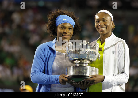 Venus und Serena Williams, USA gewinnen die Frauen-Doppel-Finale bei den Australian Open, Melbourne. Stockfoto