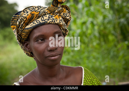 Porträt einer Frau in Safo, einem Dorf 15km außerhalb von Bamako, Mali, Westafrika. Stockfoto