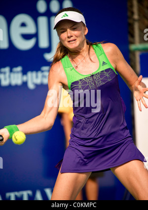 Daniela Hantuchova (SVK) spielt in der letzten Runde gegen Sara Errani Italiens an PTT Pattaya Open 2011 in Pattaya, Thailand Stockfoto