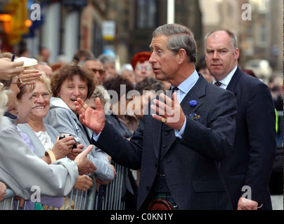 Seine königliche Hoheit Prinz Charles auf Walk-über auf der Royal Mile Edinburgh. Stockfoto