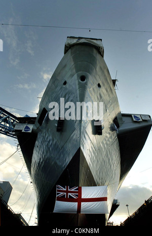 Flugzeugträger HMS ILLUSTRIOUS im Trockendock am WiFi Marinedockyard während einer Überholung. Stockfoto