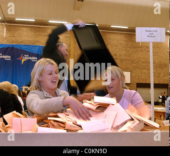 Schottische Parliamentry Wahlen, zählen der Stimmen für Motherwell und Wishaw Wahlkreis Stockfoto