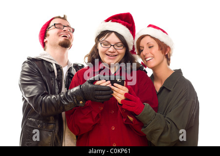 Drei Freunde genießen ein Handy zusammen auf einem weißen Hintergrund isoliert. Stockfoto