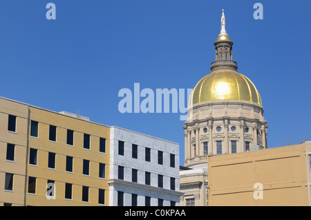 Die Georgia State Capitol in Atlanta, Georgia über die Skyline der Stadt. Stockfoto