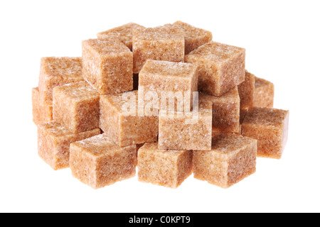 Brauner Zuckerwürfel isoliert auf weißem Hintergrund Stockfoto