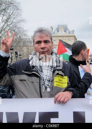 Paris, Frankreich, öffentliche Demonstration (zur Unterstützung Der Bewegung des Arabischen Frühlings, libysche Revolution), Porträt Mann Protestiert Stockfoto