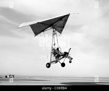 Pilot und Paresev 1 Vorbereitung für eine Landung auf dem Rogers trocknen Testflugzeug im Jahr 1962 auf der Edwards Air Force Base in Kalifornien. Stockfoto