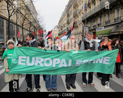 Paris, Frankreich, Menschenmassen halten Euro-Palästina-Banner bei Demonstrationen, zur Unterstützung der libyschen Revolution "arabischer Frühling Proteste" integrierte Bevölkerung, multirassische Gruppe Stockfoto