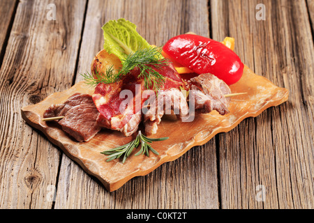 Schaschlik und Scheibe knusprigem Speck Stockfoto