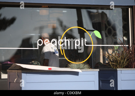 Die Komoko dient als das Peach Pit für die "90210" Besetzung, eine moderne Spin-off der TV-Serie Beverly Hills 90210 Los Stockfoto