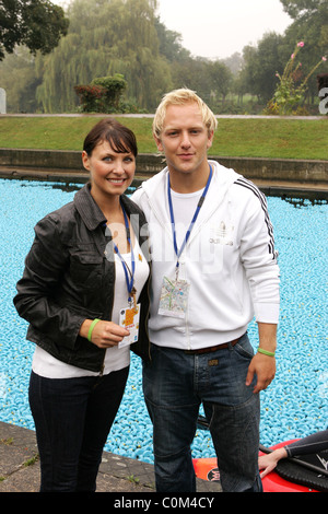 Emma Barton und Andrew Triggs Hodge The Great British Entenrennen statt auf dem Fluss Themse London, England - 31.08.08: Stockfoto