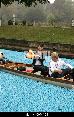 Emma Barton und Andrew Triggs Hodge The Great British Entenrennen statt auf dem Fluss Themse London, England - 31.08.08 Vince Stockfoto