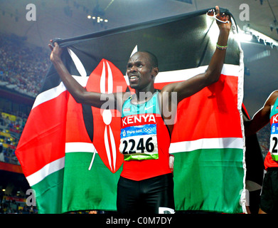 Wilfred Bungei Kenia feiert nach dem Gewinn der Goldmedaille nach den 2008 Olympischen Männer 800m Finale im National Stadium, Beijing, Stockfoto