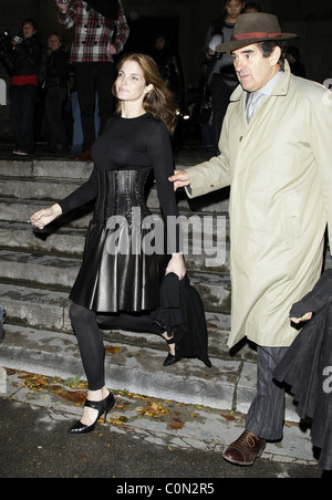 Stephanie Seymour und Peter Brant Paris Fashion Week Frühjahr Sommer 2009 - Yves Saint Laurent - Ankunft Paris, Frankreich- Stockfoto