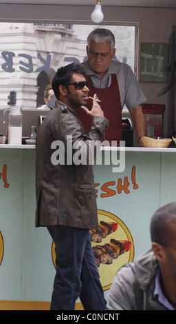 Ajay Devgan, Om Puri Fiming vor Ort der neue Film "London Dreams" Picadily Circus London, England - 06.10.08 Stockfoto