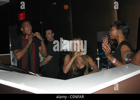 Nick Cannon und Mariah Carey Mariah Carey beherbergt einen Abend im Pure Nightclub im Caesars Palace für ihren Ehemann Nick Stockfoto