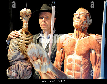 Dr. Gunther von Hagens in der neuen Ausstellung "Körperwelten und der Spiegel der Zeit" The O2 bubble-London, England 23.10.08 Stockfoto