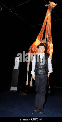 Dr. Gunther von Hagens in der neuen Ausstellung "Körperwelten und der Spiegel der Zeit" The O2 bubble-London, England 23.10.08 Stockfoto