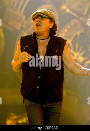 Angus Young von AC/DC die live während ihrer Black Ice World Tour Chicago, Illinois - 30.10.08 C.M. Wiggins / Stockfoto