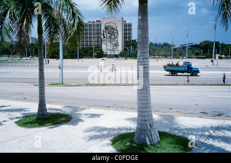 Havanna. Kuba. Plaza De La Revolucion & das imposante Bild von Che Guevara an der Fassade des Ministeriums Gebäude des Innenministeriums Stockfoto