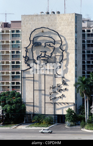 Havanna. Kuba. Das imposante Bild von Che Guevara an der Fassade des Ministeriums Gebäude des Innenministeriums, Plaza De La Revolucion. Stockfoto