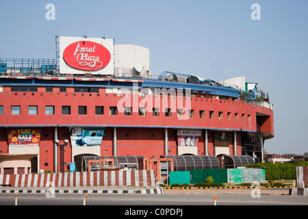 Fassade eines Einkaufszentrums in den Hintergrund, Ansal Plaza, New Delhi, Indien Stockfoto
